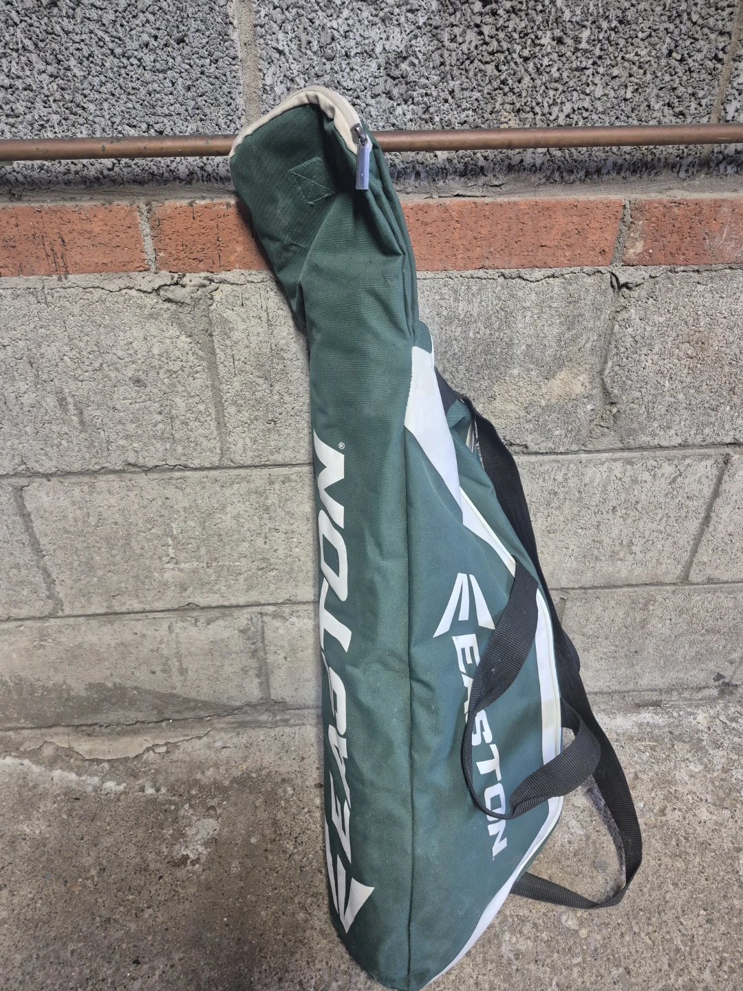 Easton Baseball Bat Bag with 3 Bats and 2 Gloves - photo 3