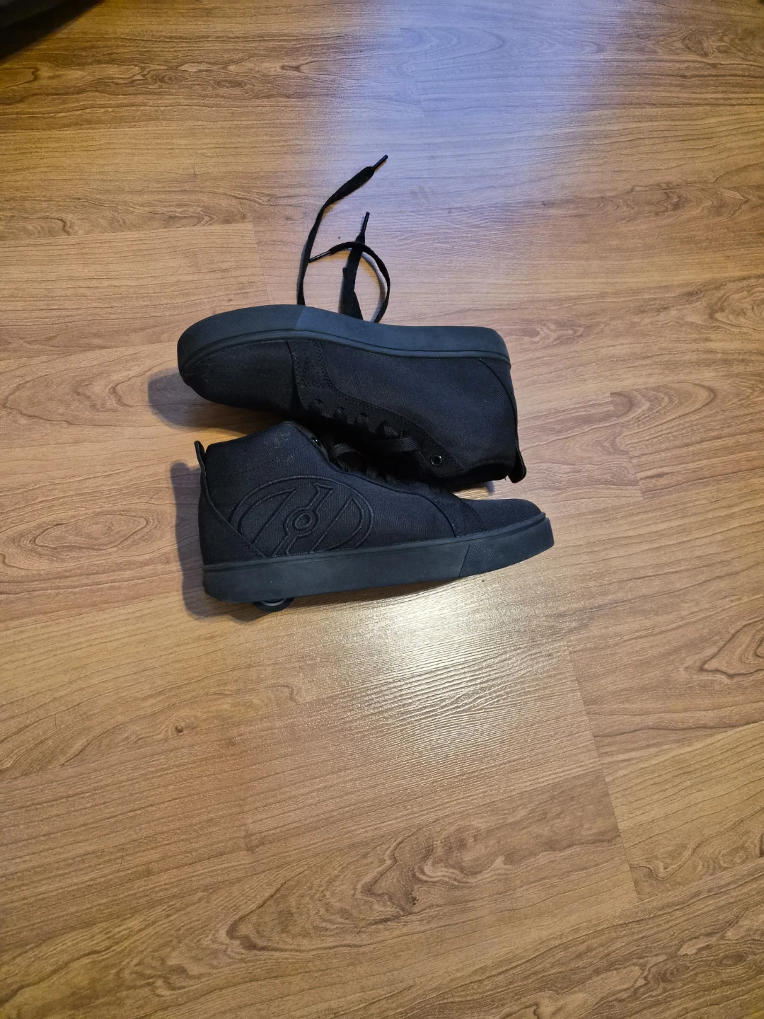 Size 7 MENS heelys all black