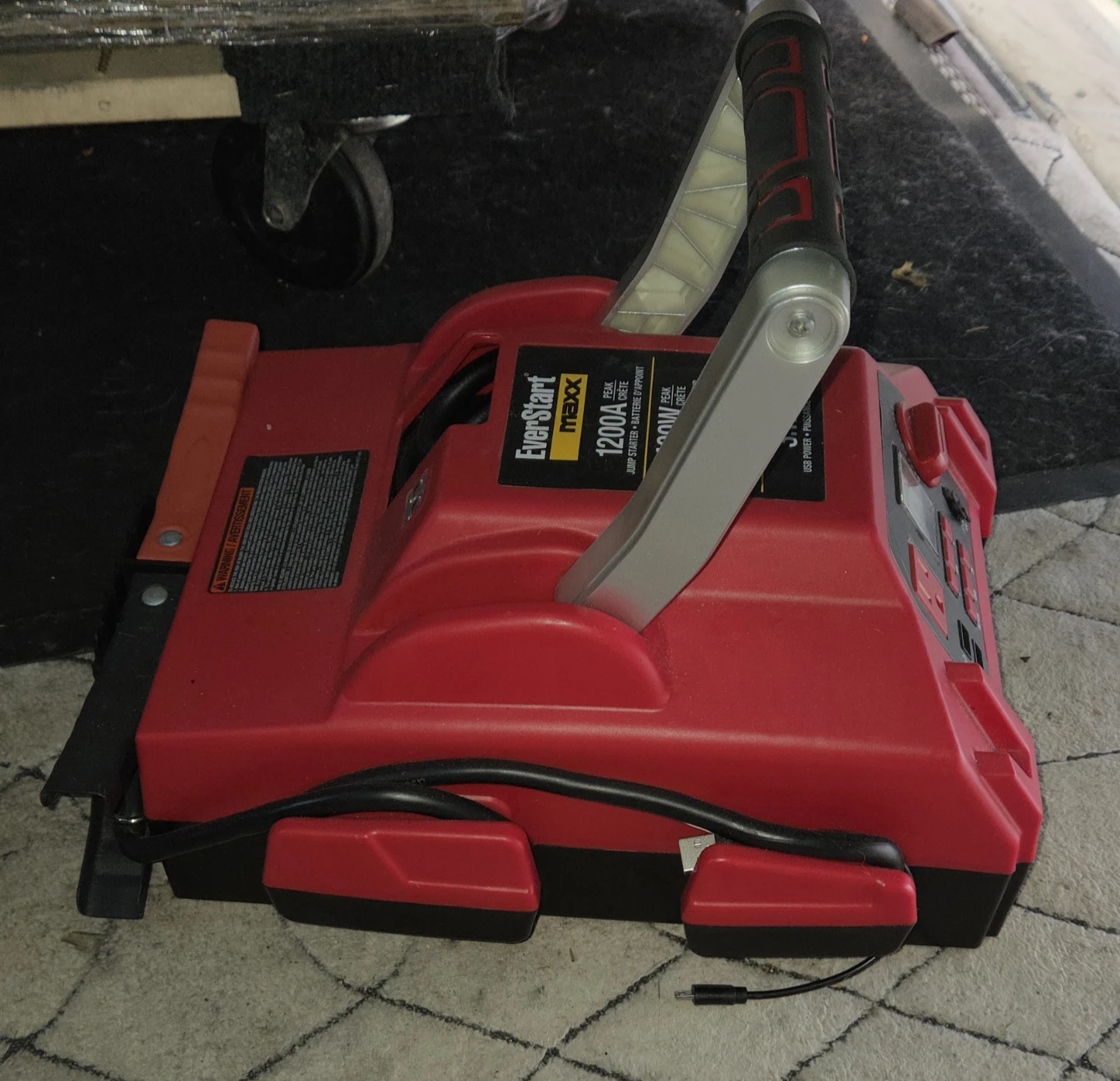 EverStart Maxx 1200A Jump Starter - photo 2