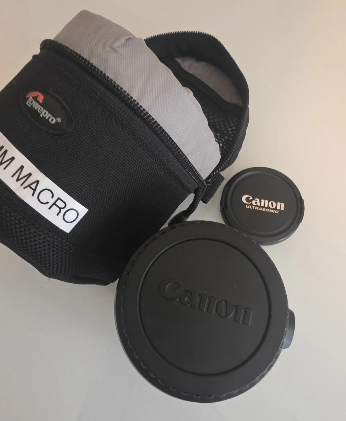 Canon EF-S 60mm f/2.8 Macro USM Lens & Lowepro Case - photo 5