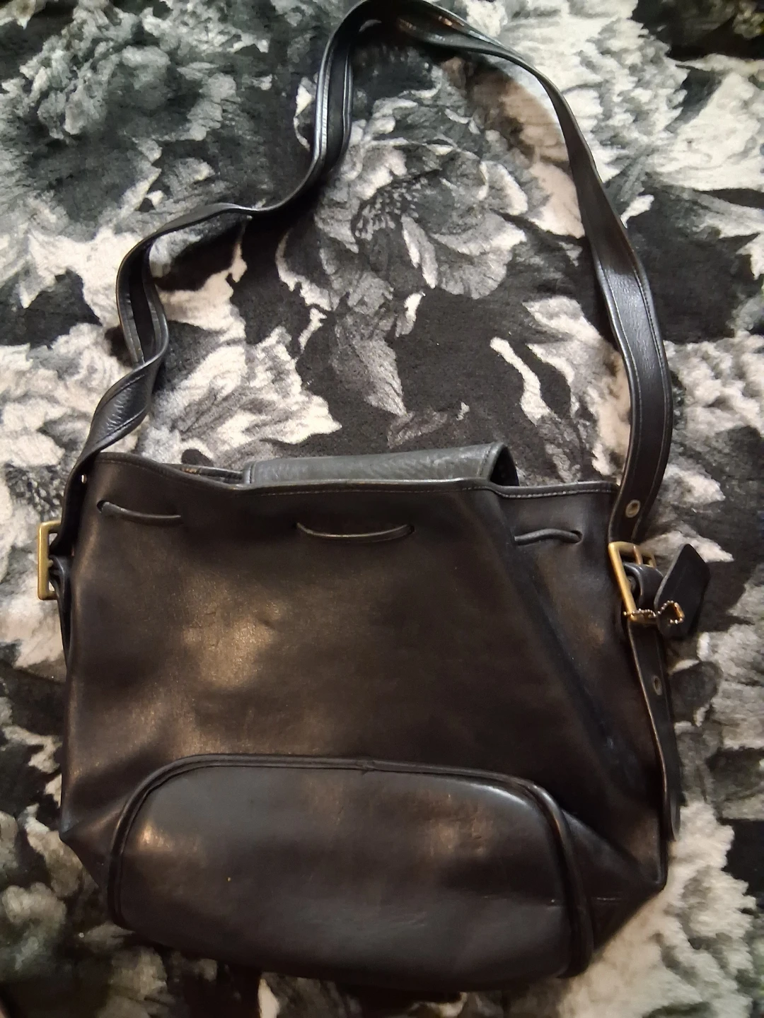 Black Leather Coach Bucket Bag - photo 5