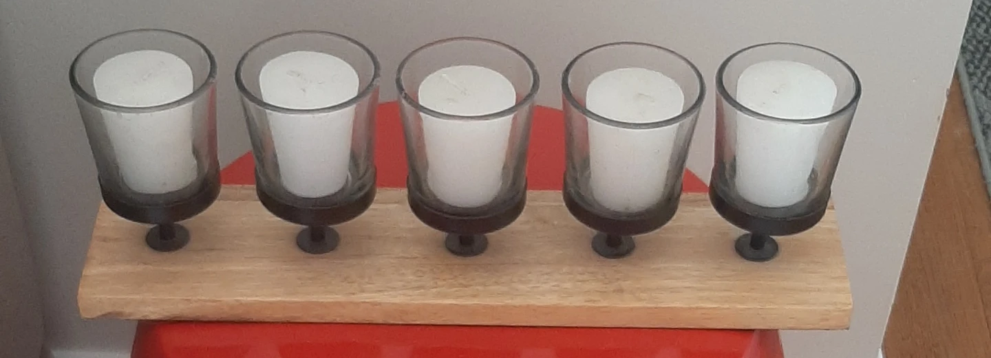 Candle holder with 5 glass cups