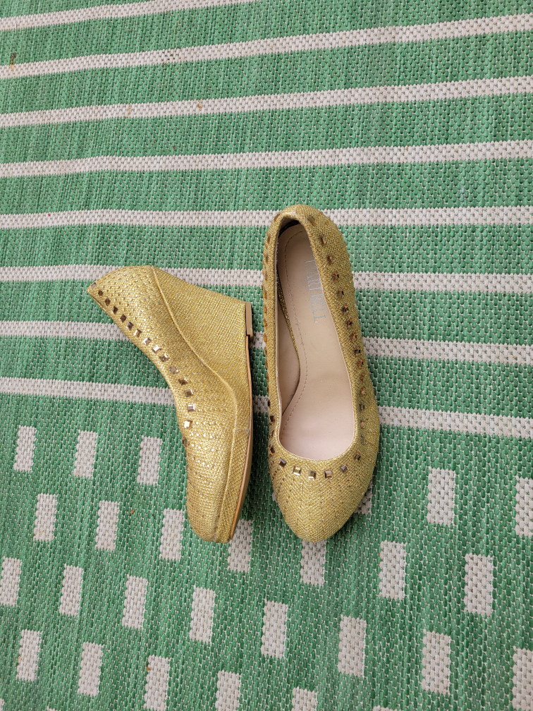 Women's Gold Wedge Heels Size 7 - photo 2