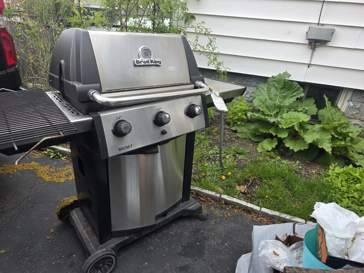 Broil King Signet Propane Grill - photo 3
