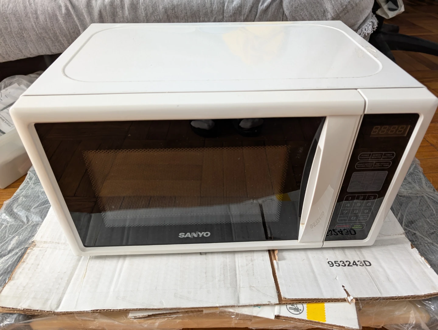 FREE - Microwave Oven - photo 3