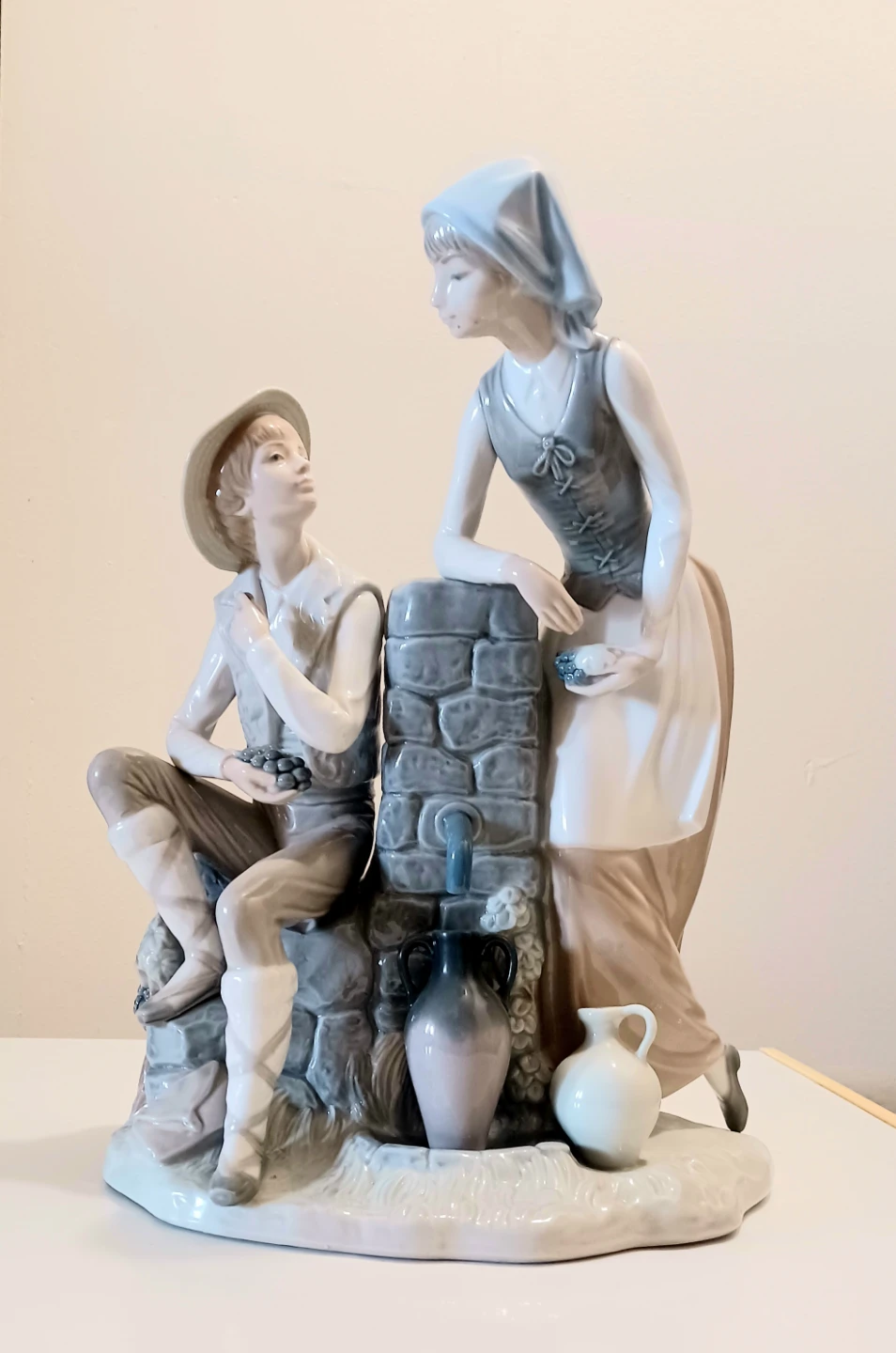 Vtg. Tall Handmade Lladro Large Grape Tasters Statue - photo 5