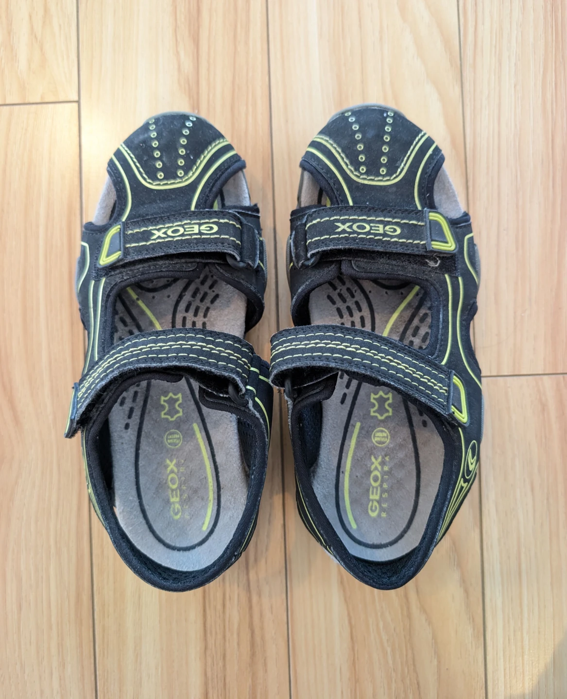 Geox Boy's Size 2 Black & Yellow Sandals Black & Yellow Size 2