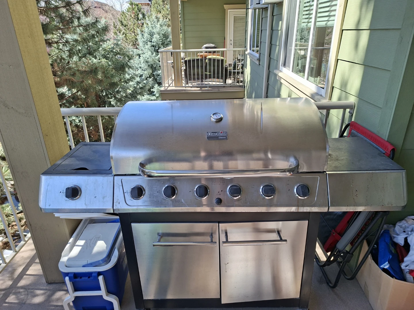 Char-Broil Performance Series 5-Burner Liquid Propane Gas Grill.