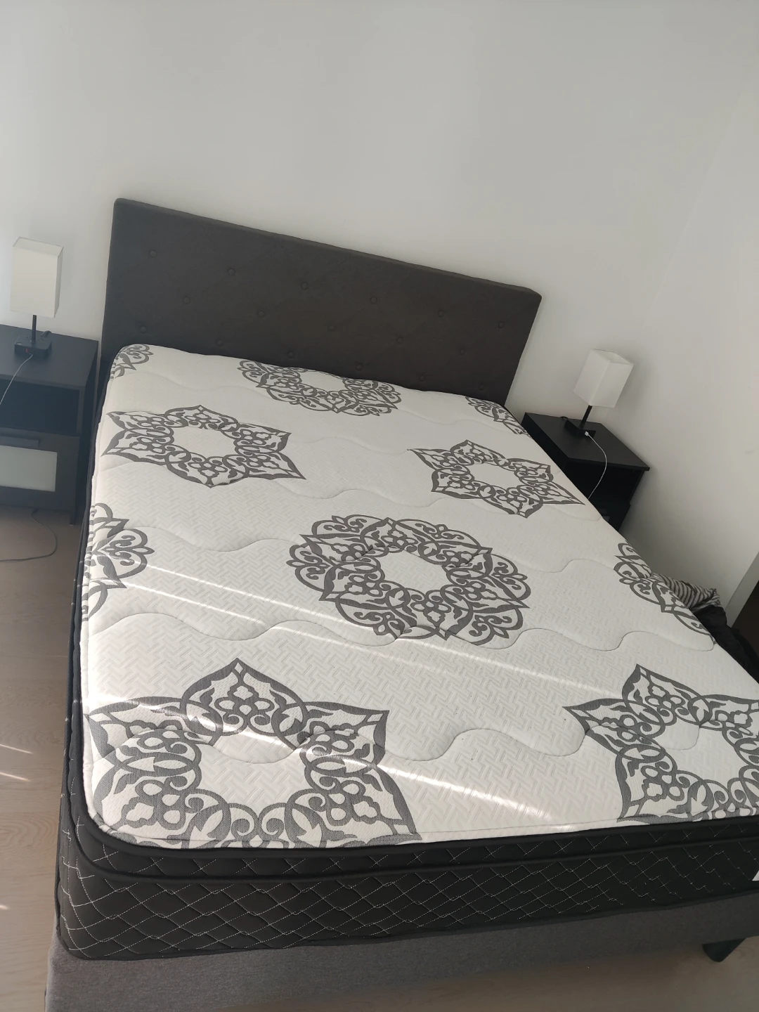 Queen size euro top mattress