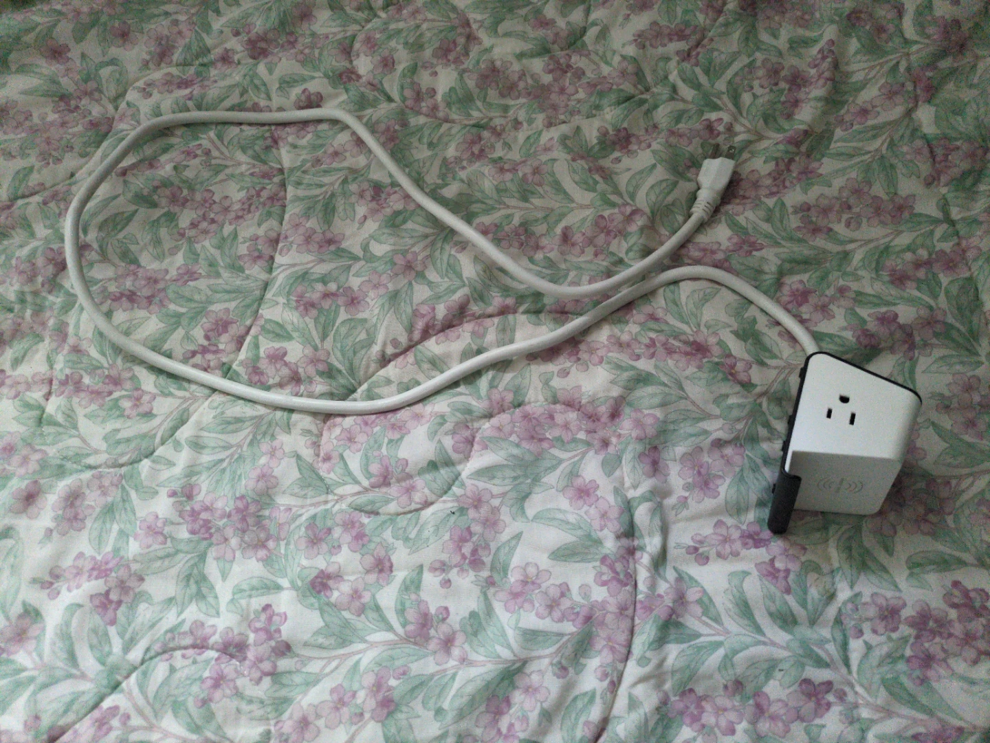 Wireless Charging Station with USB Ports - photo 4