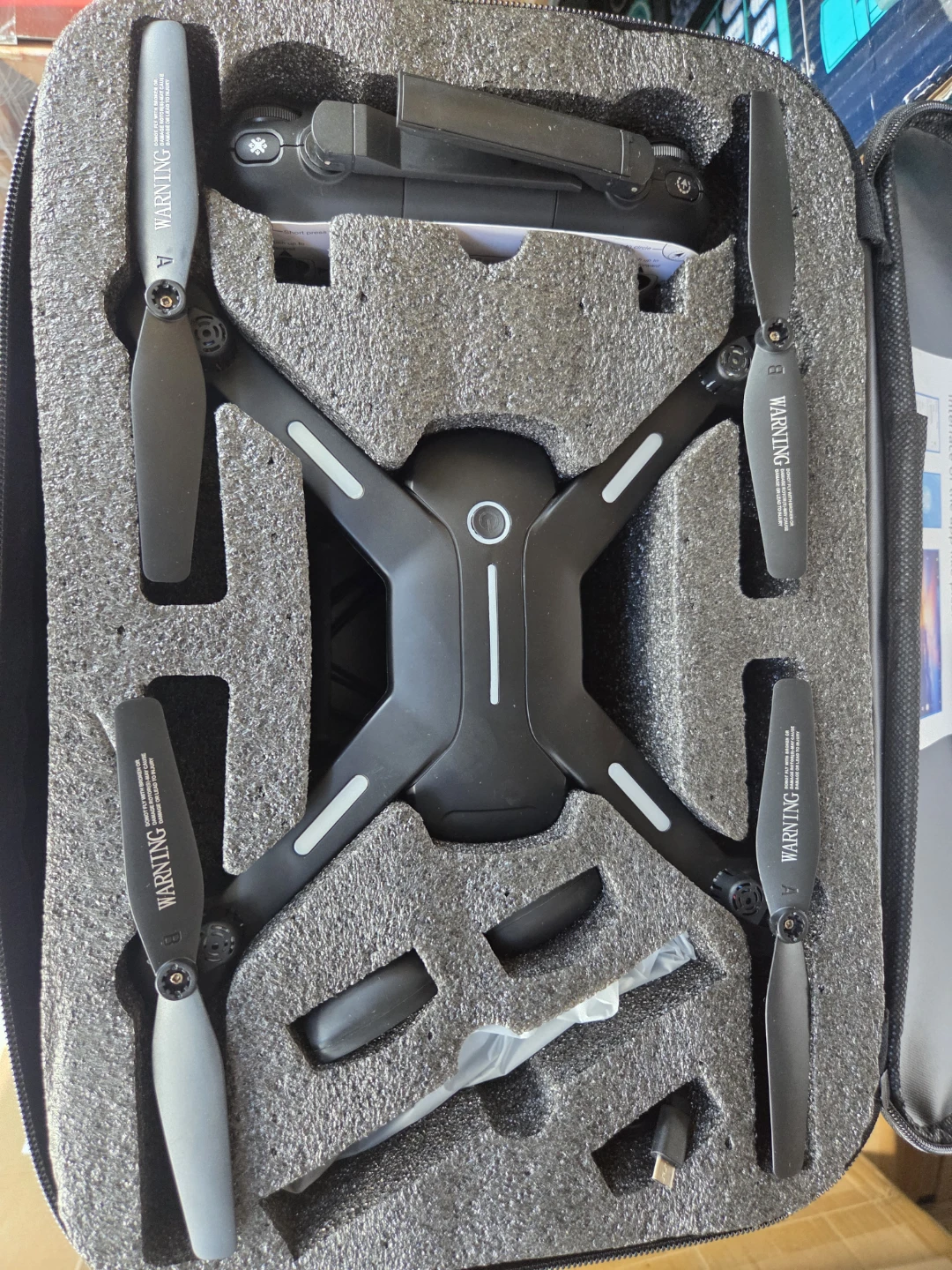 VS GO DRONE with Carrying Case, Remote, 2 Batteries, Charger - photo 2