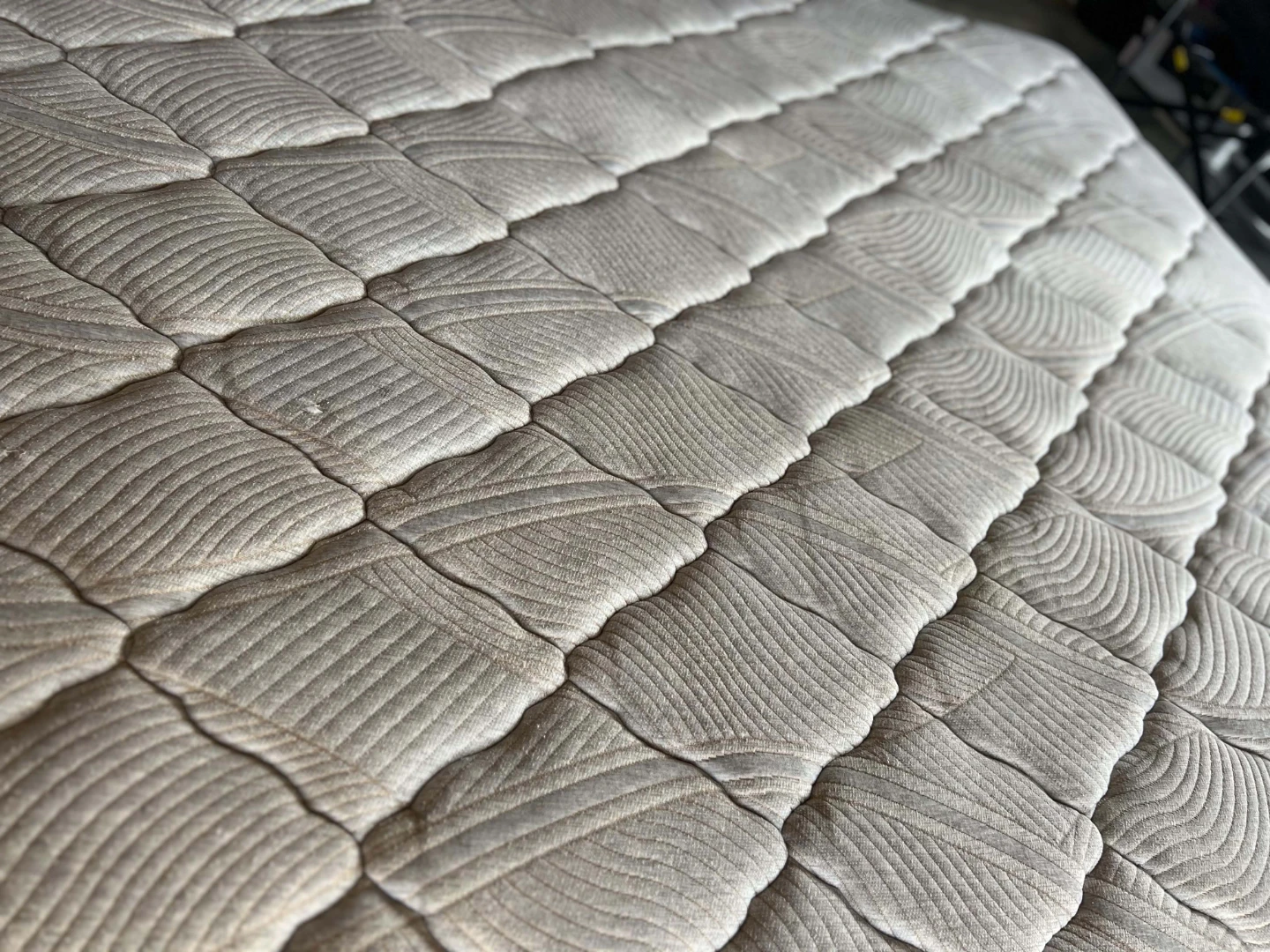 King mattress,box spring & metal frame /free delivery - photo 2