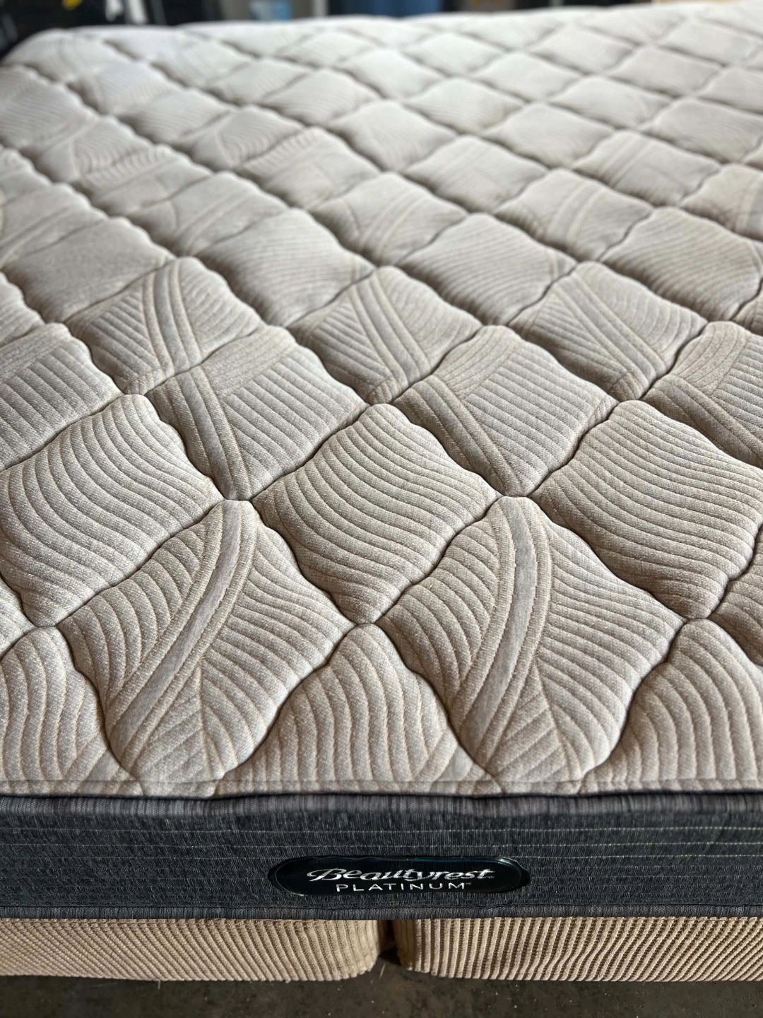 King mattress,box spring & metal frame /free delivery - photo 5