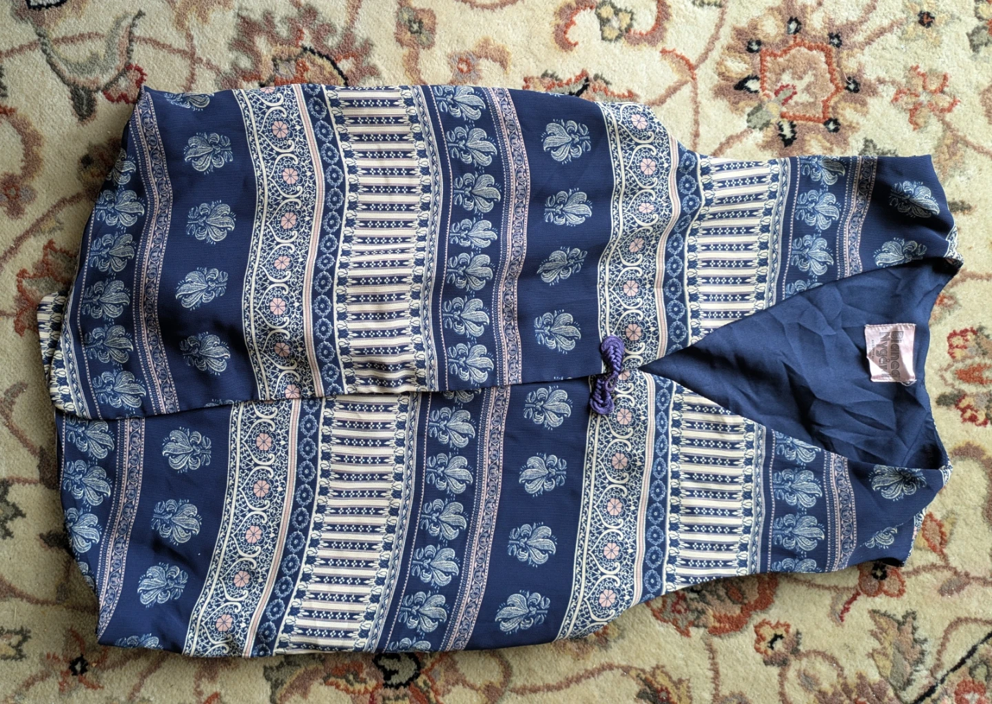 Three women's tops - photo 2