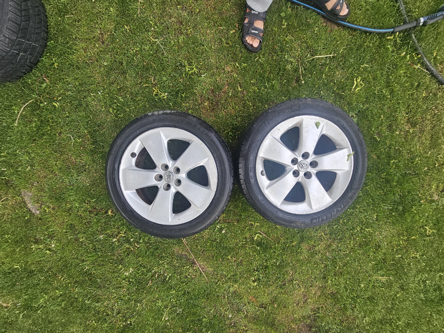 2 Toyota Alloy Wheels with Michelin Tires