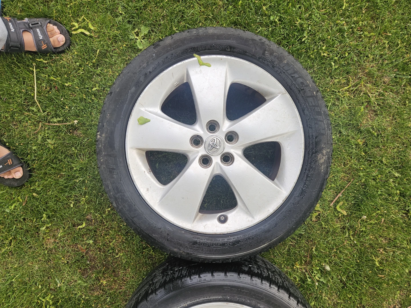 2 Toyota Alloy Wheels with Michelin Tires - photo 2