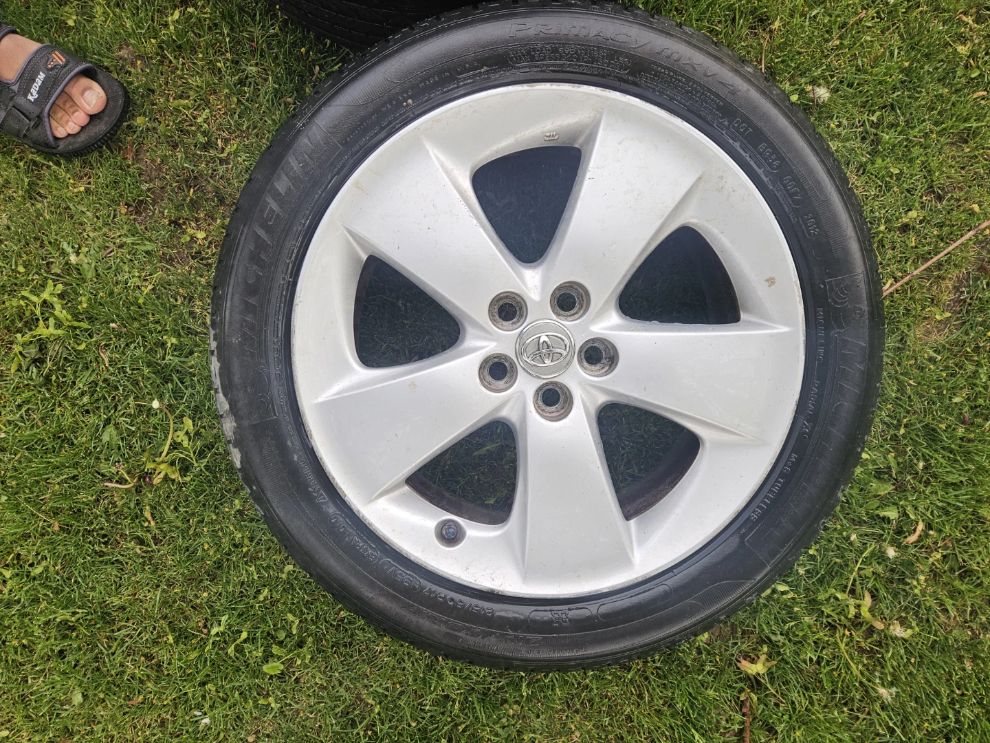 2 Toyota Alloy Wheels with Michelin Tires - photo 3