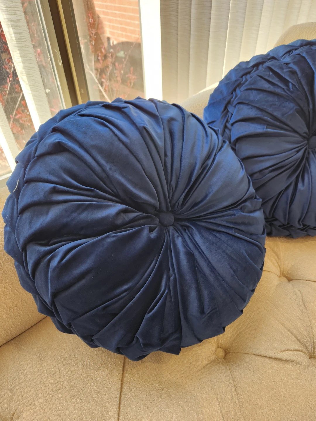 Set of 2 Navy Blue Velvet Tufted Round Throw Pillows - photo 4