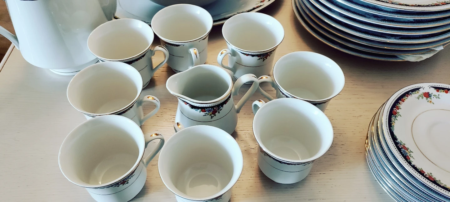 White Porcelain Tea Set with Floral Design - photo 4