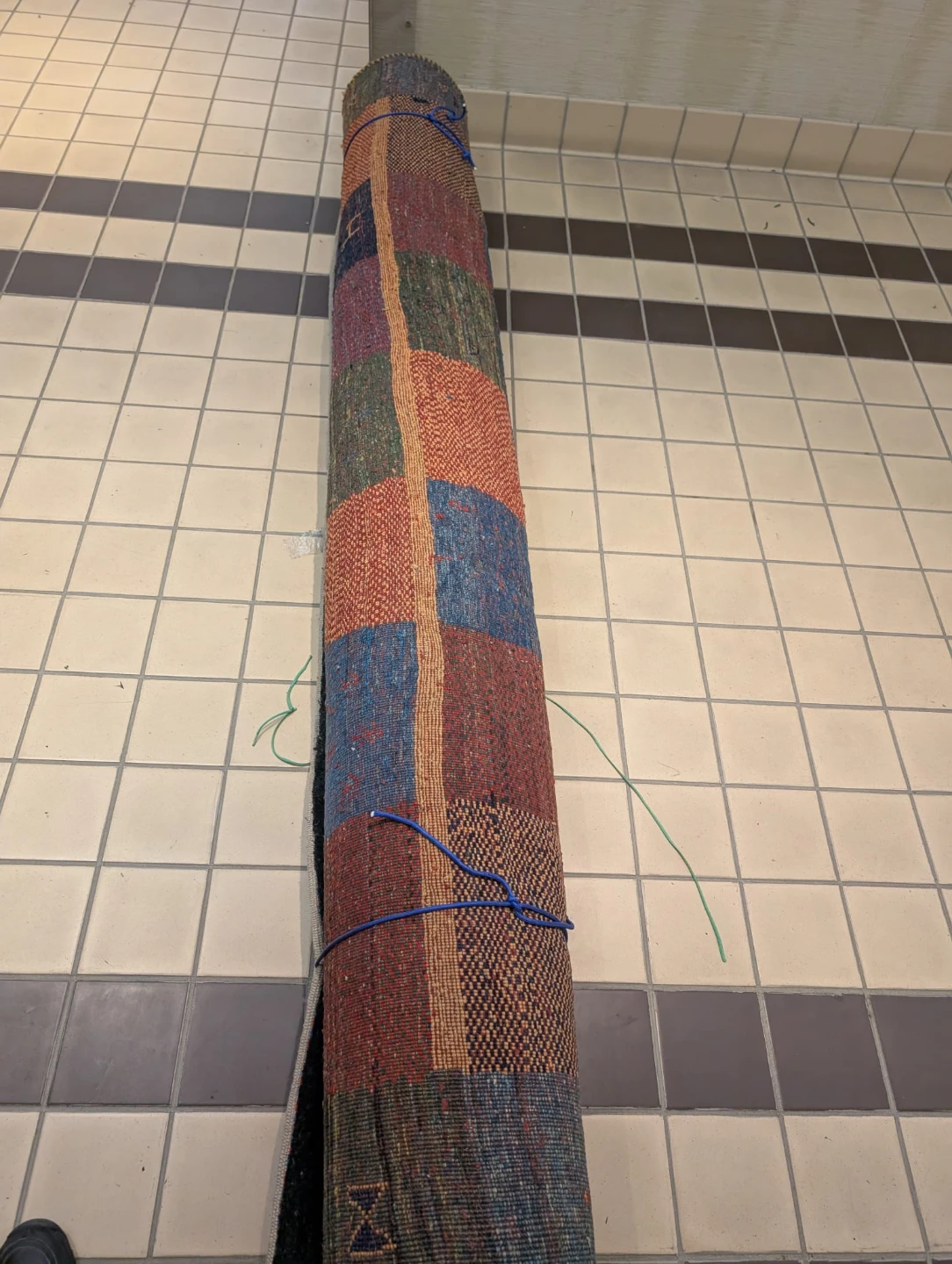 Area Rug - Colourful Geometric Pattern - photo 2