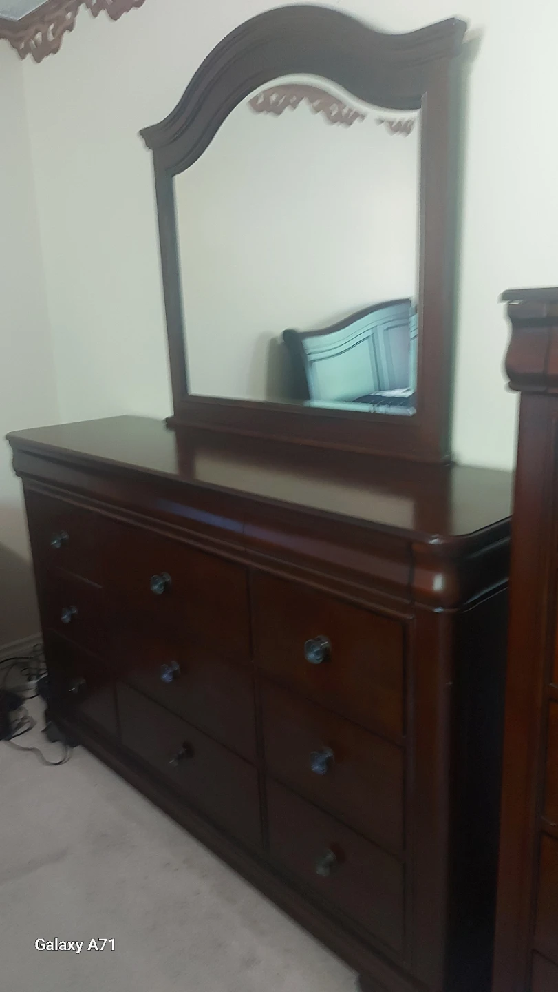 Dark Wood Bedroom Set - Queen Bed Frame & Dresser - photo 2