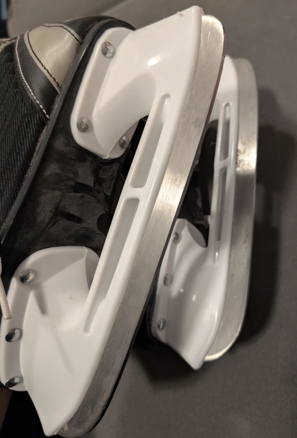 Hespeler Rogue Youth Hockey Skates - Size J3 - photo 3