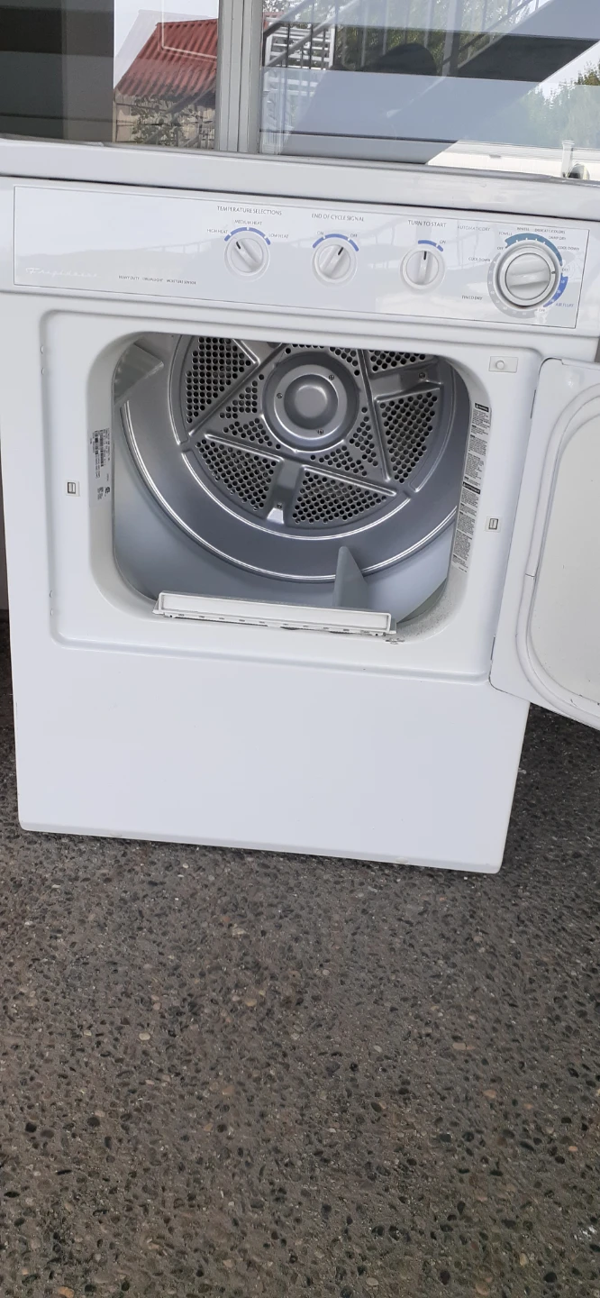 White Whirlpool Electric Dryer - photo 2