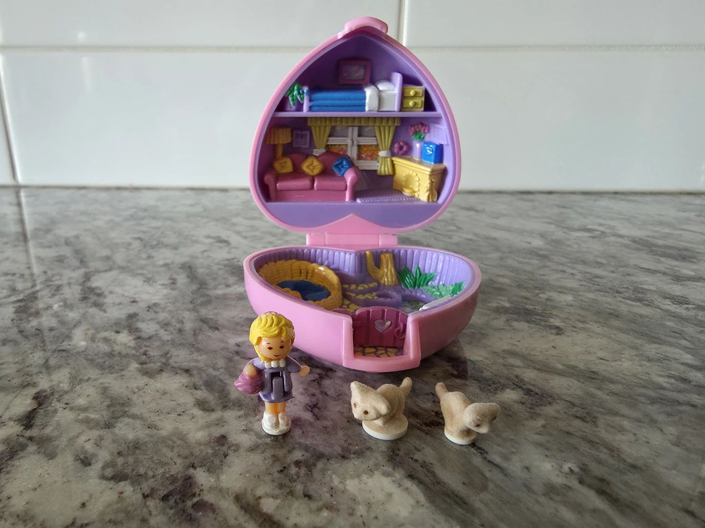 1993 Polly Pocket Cozy Kitties Playset