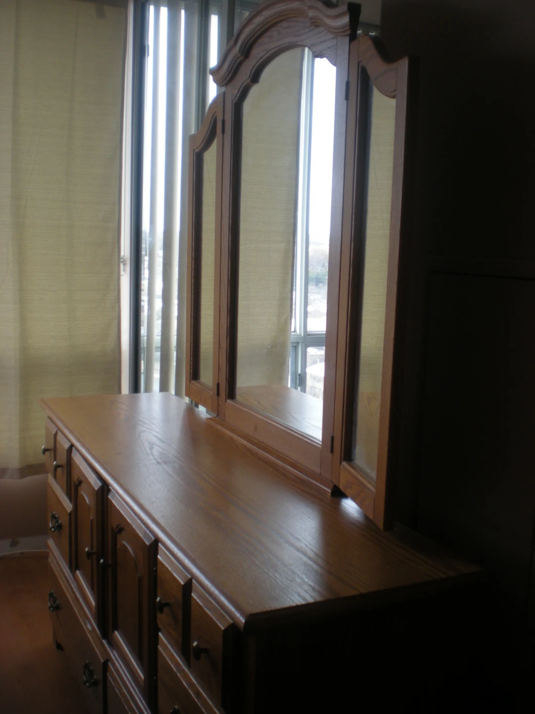 Oak Dresser with Tri-Fold Mirror - photo 5
