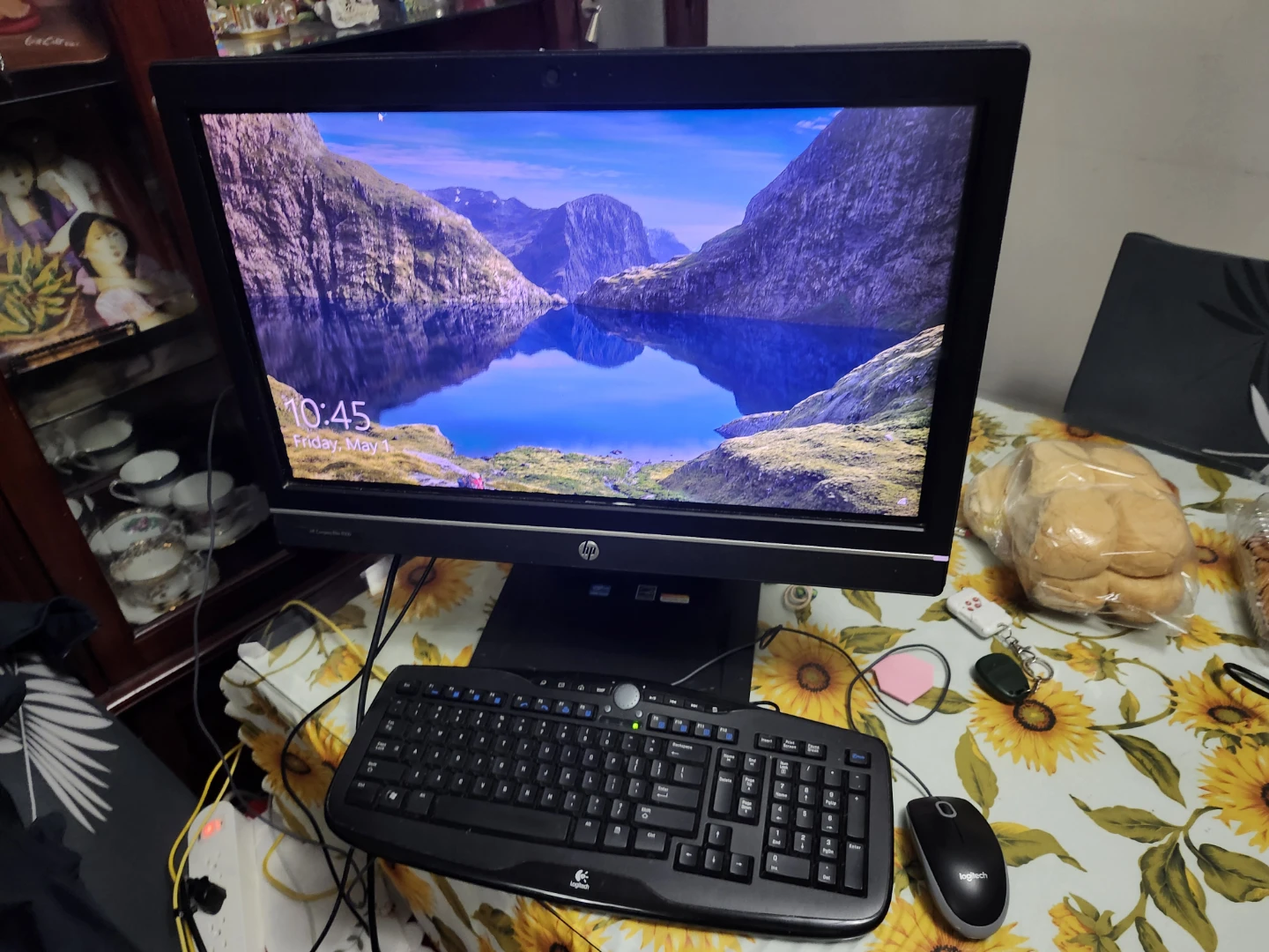HP Compaq Elite 8300 All-in-One Desktop Computer (built in cpu)