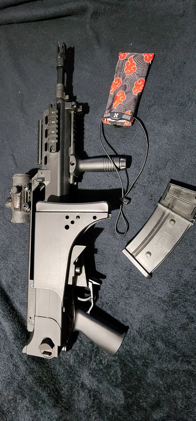 H&K G36C Airsoft Rifle with Red Dot Sight and Extra Magazine - photo 3