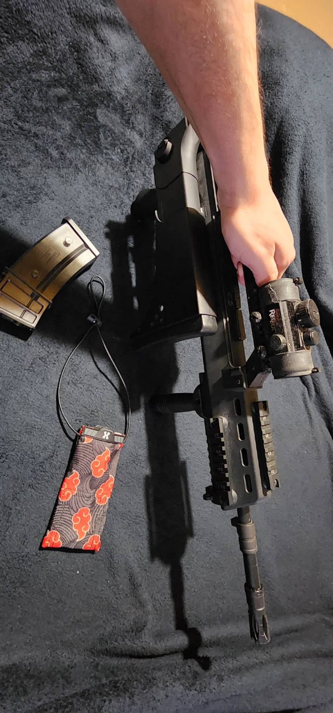H&K G36C Airsoft Rifle with Red Dot Sight and Extra Magazine - photo 4