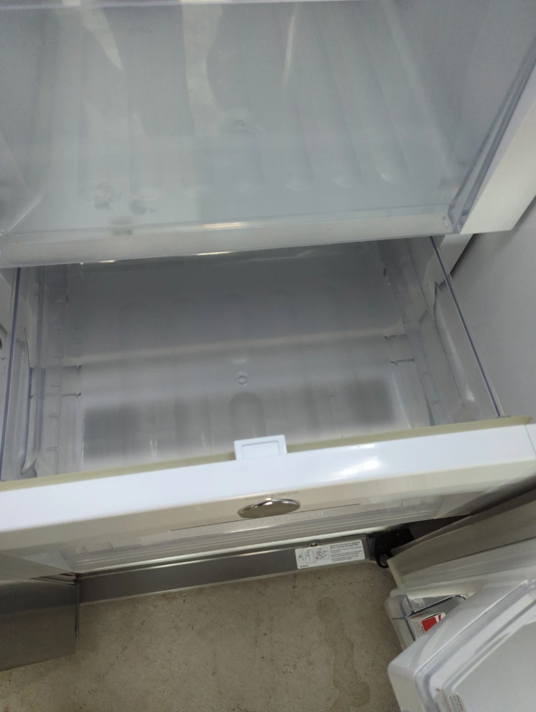 LG Side-by-Side Refrigerator with Ice and Water Dispenser. 36" - photo 3