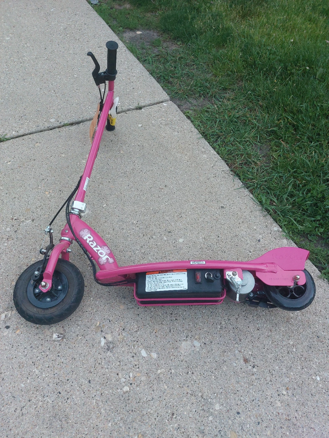 Razor Electric Scooter E100 - Pink - New - photo 4