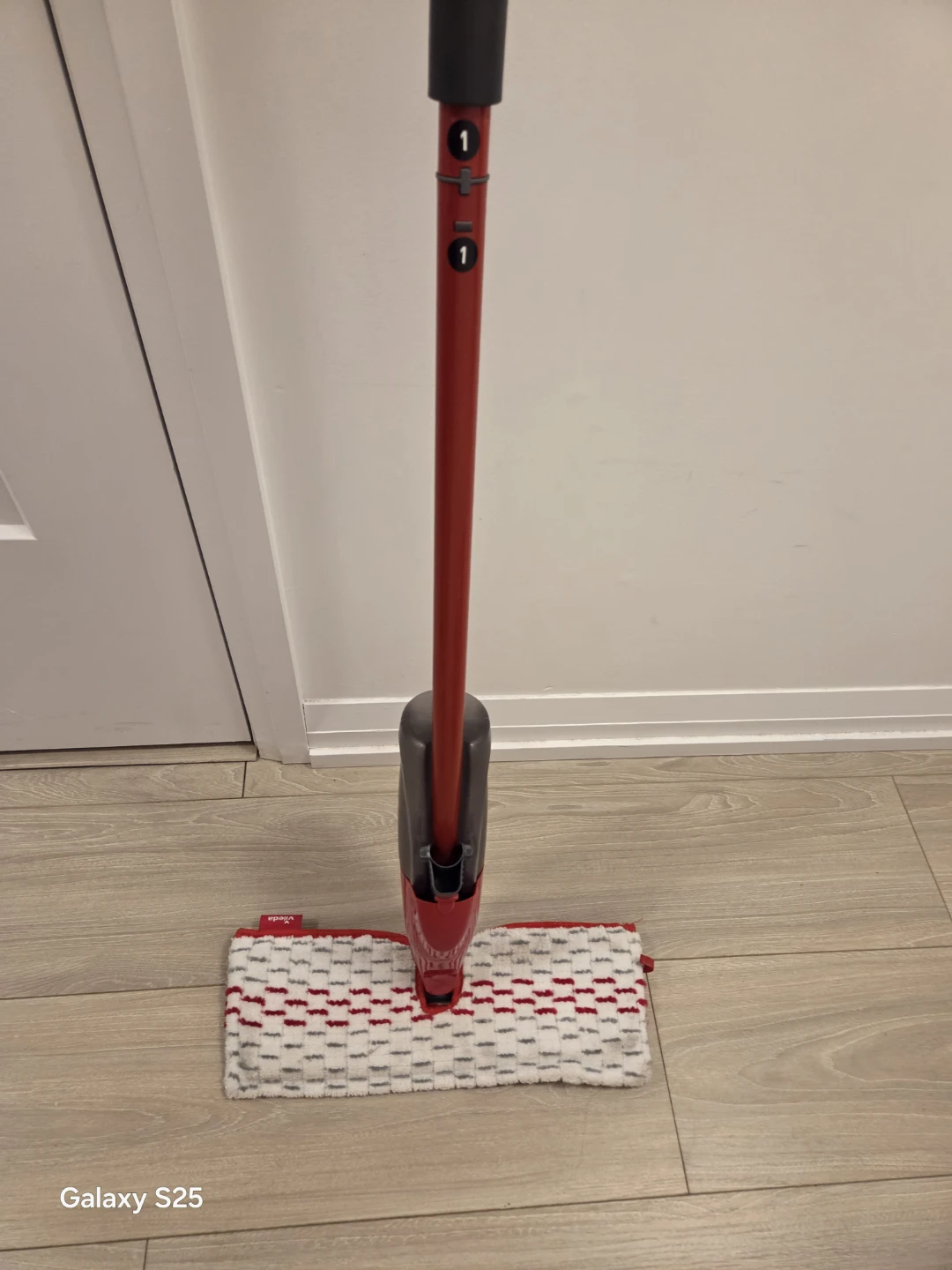 Vileda Spray Mop with 2 Refills - photo 5