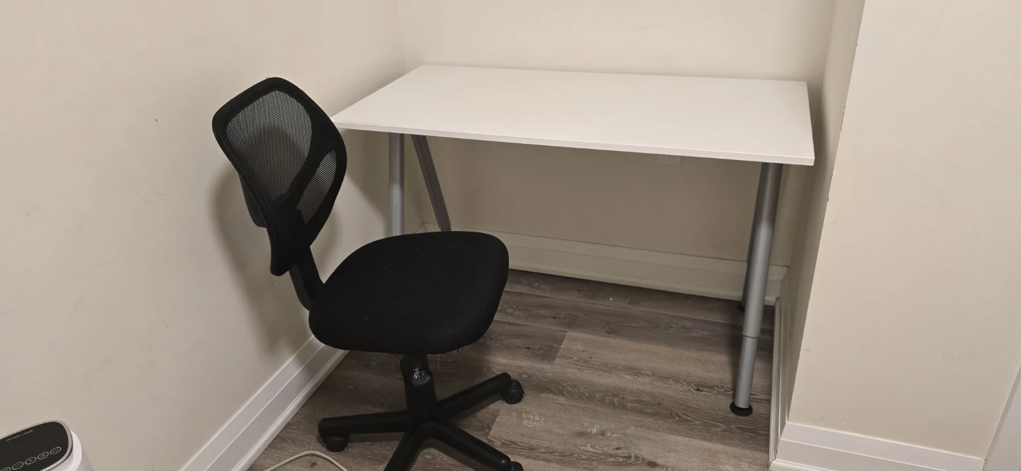 Ikea White desk with silver legs - photo 3