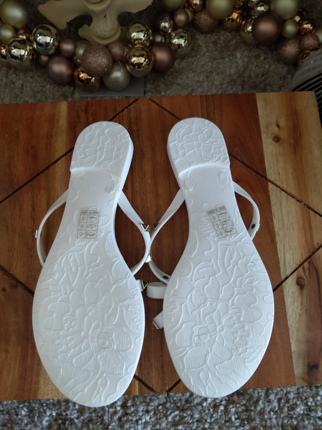 Le Chateau White Studded Bow Jelly Sandals - photo 4
