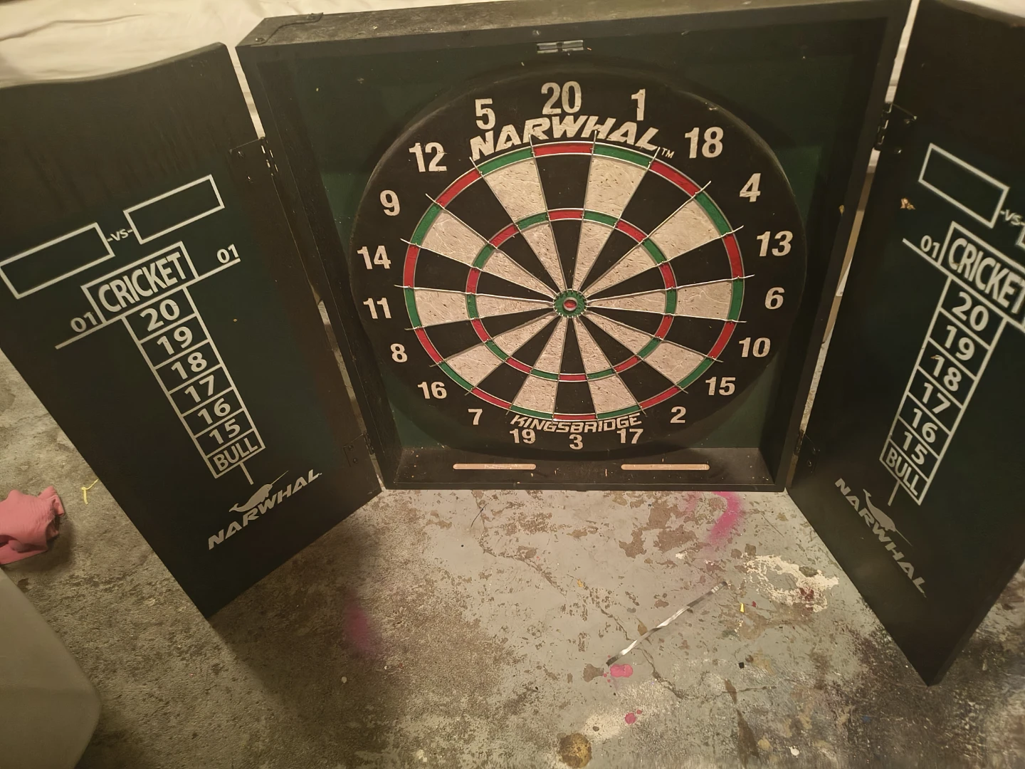 Narwhal Dartboard Cabinet Set