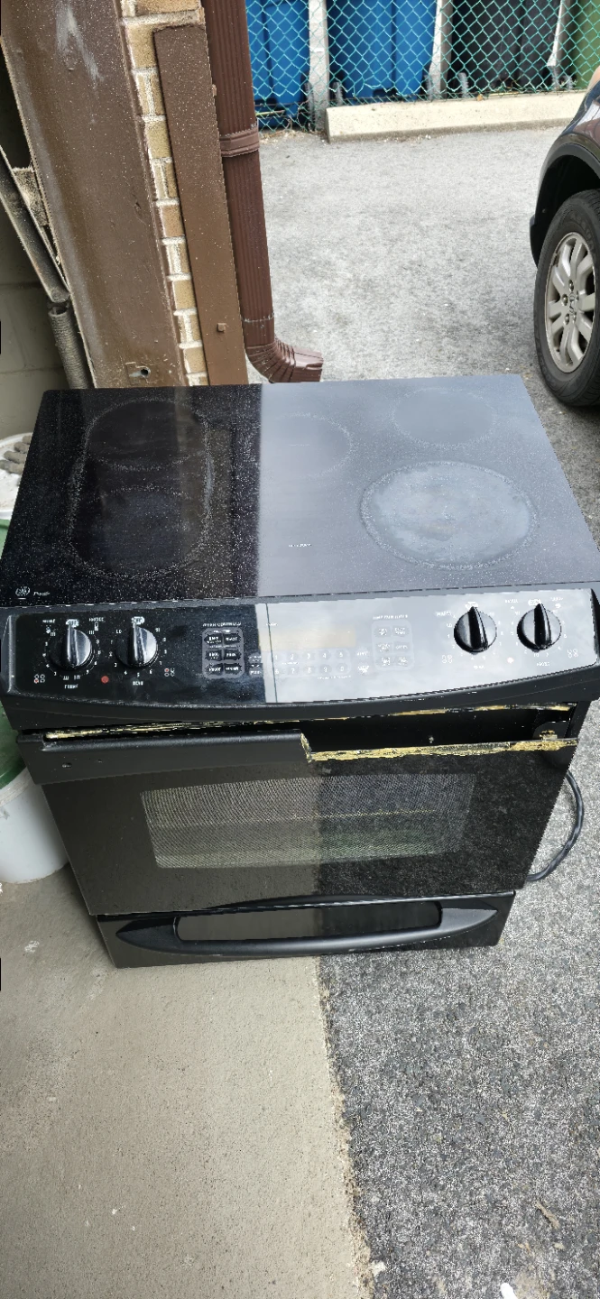GE Electric Range with Oven