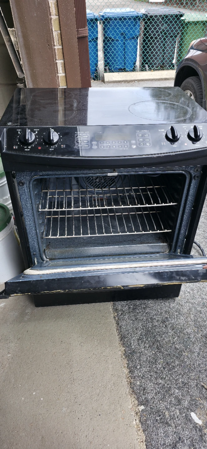 GE Electric Range with Oven - photo 2