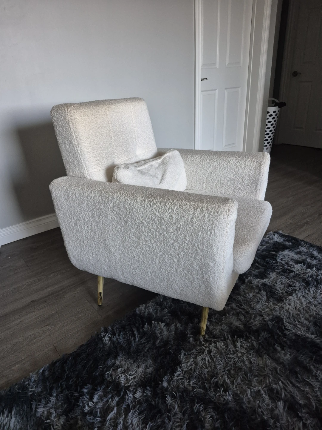 A pair of used tufted polyester armchairs - photo 4