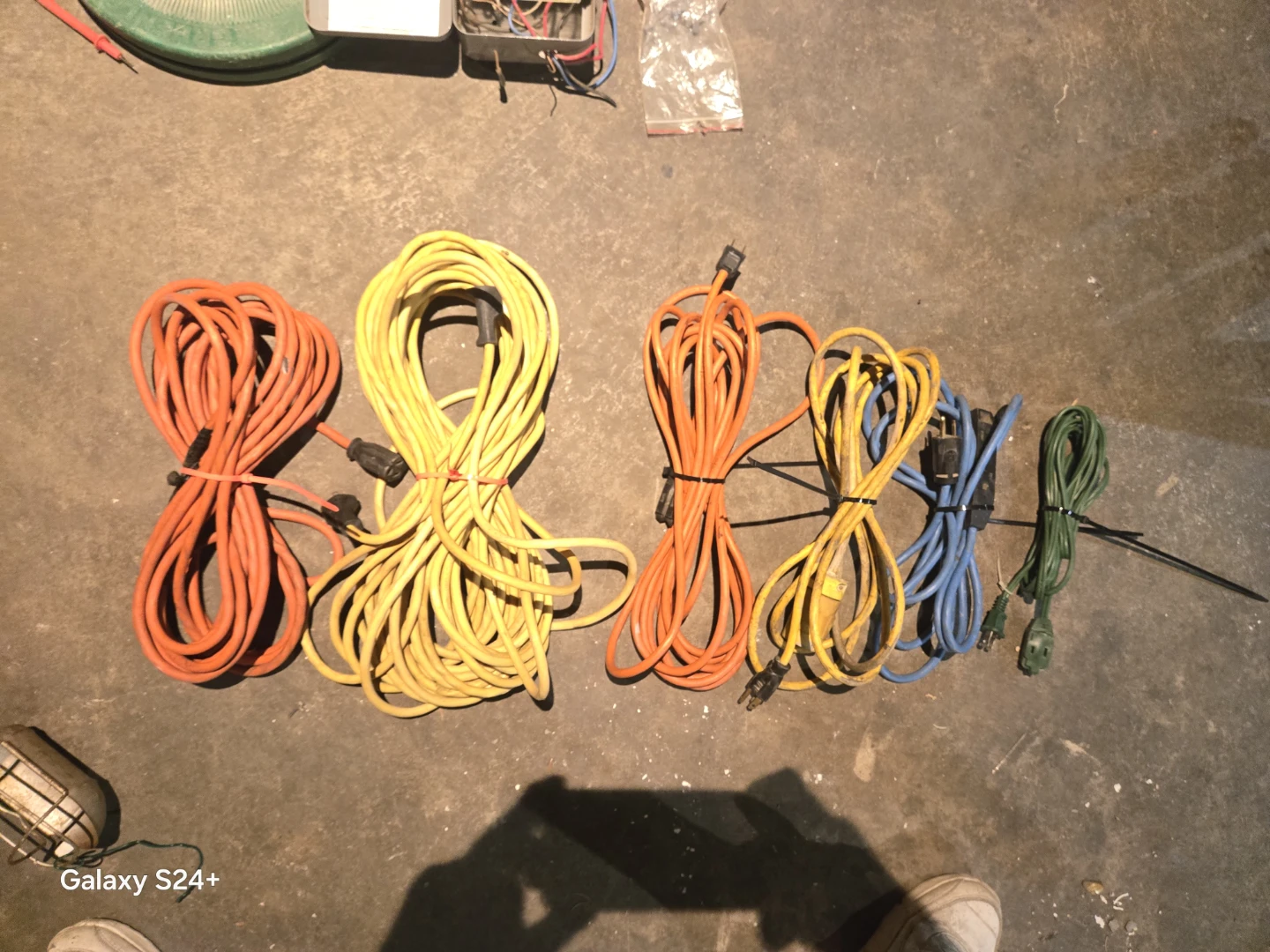 Jobsite Work Light and Assorted Extension Cords - photo 4