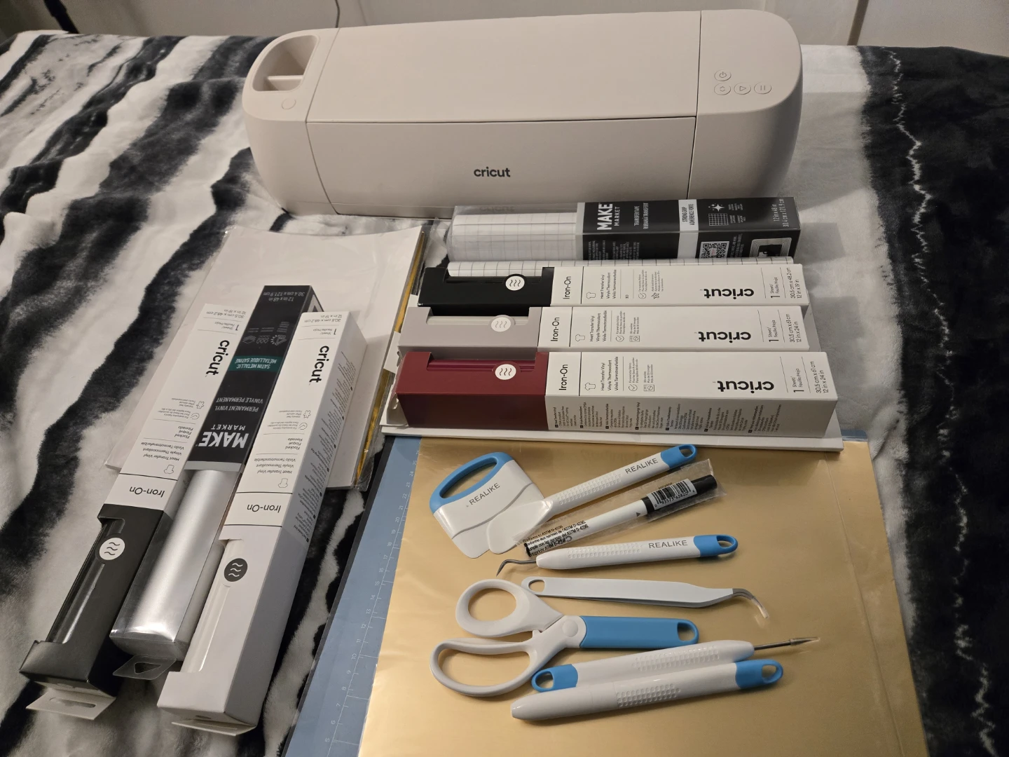Cricut Explore 4 Seashell Machine with Accessories