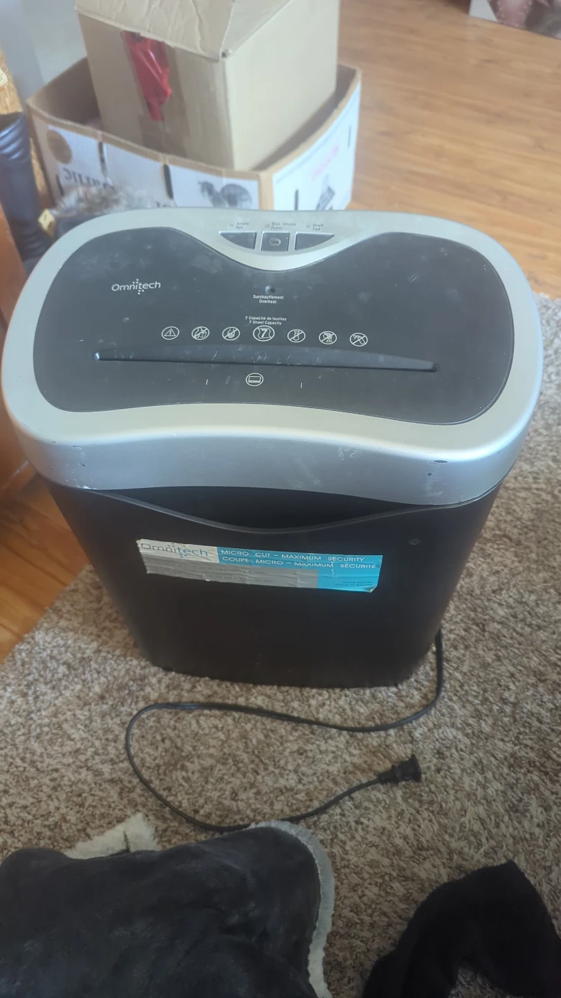 EUC - Omnitech Micro Cut Shredder