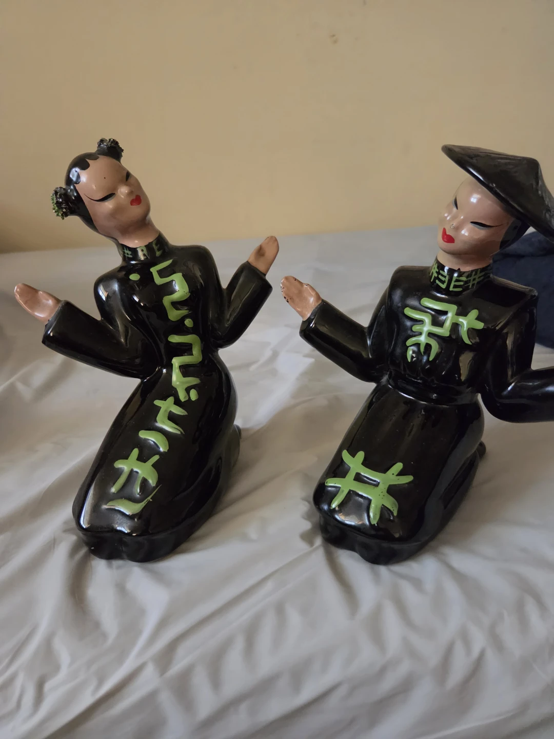 Vintage Ceramic Figurines - Pair - photo 2