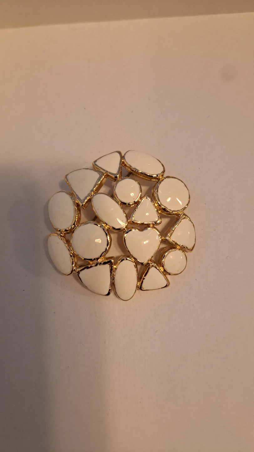 New Vintage White and Gold Tone Brooch