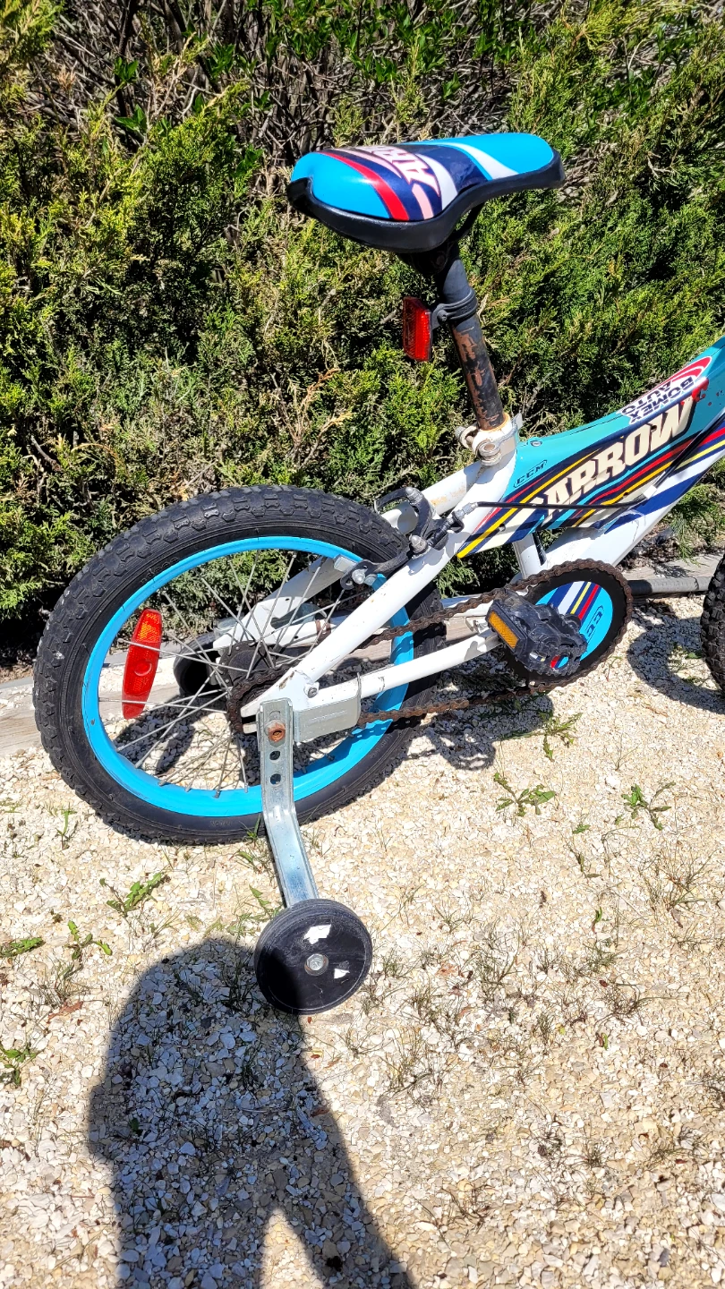 CCM Arrow Kids Bike w/ Training Wheels - photo 4