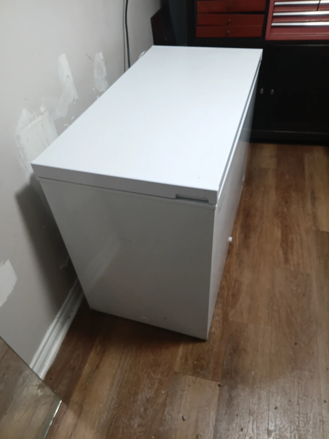 Frigidaire Chest Freezer FFC8806AW - photo 3