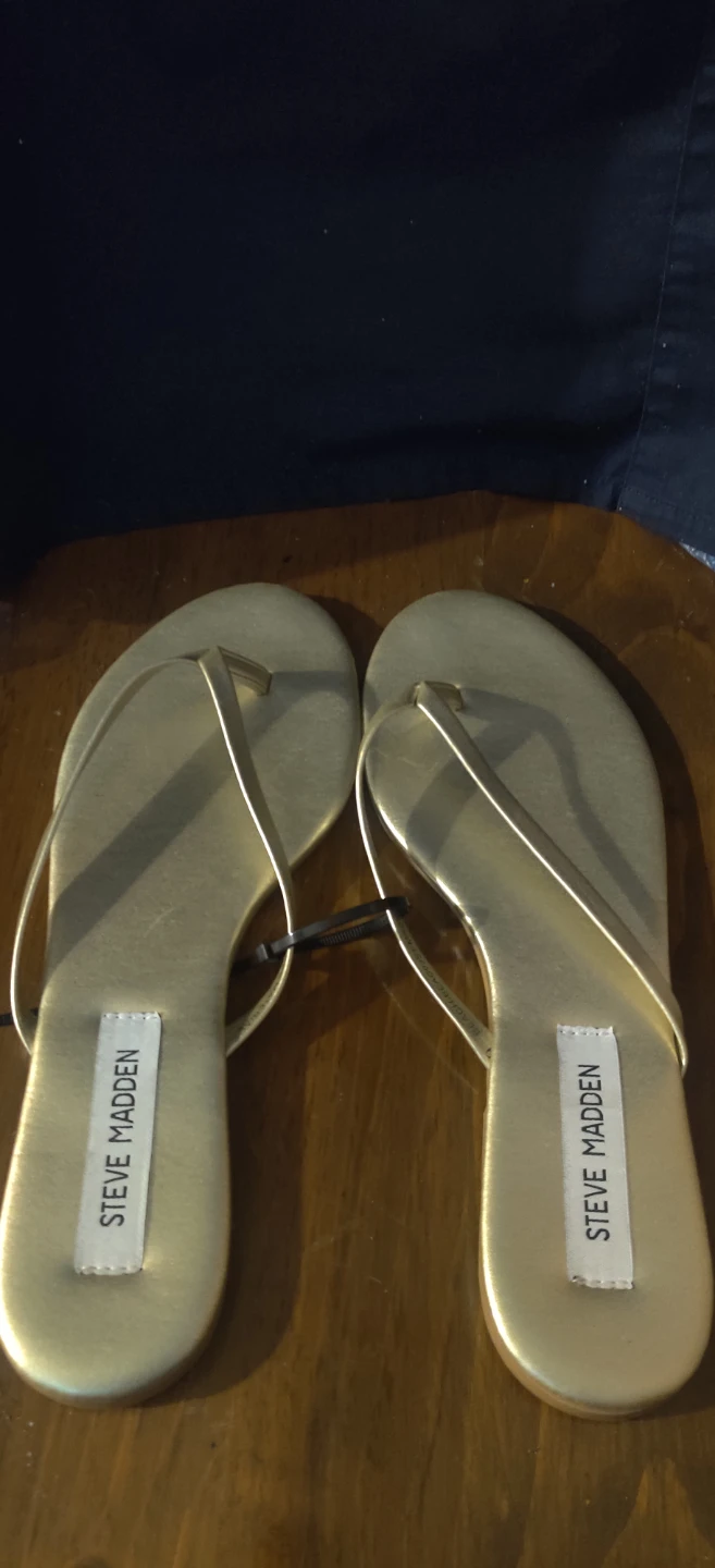 Steve Madden Gold Thong Sandals Size 9
