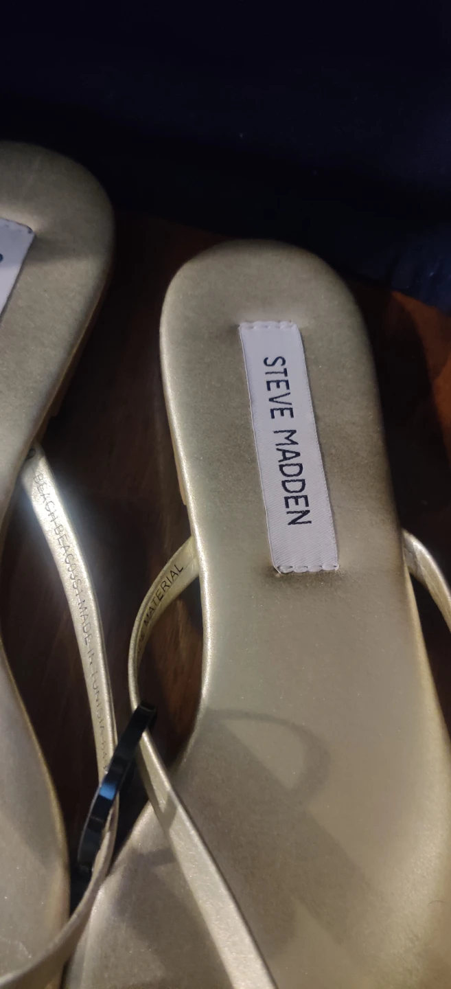 Steve Madden Gold Thong Sandals Size 9 - photo 5